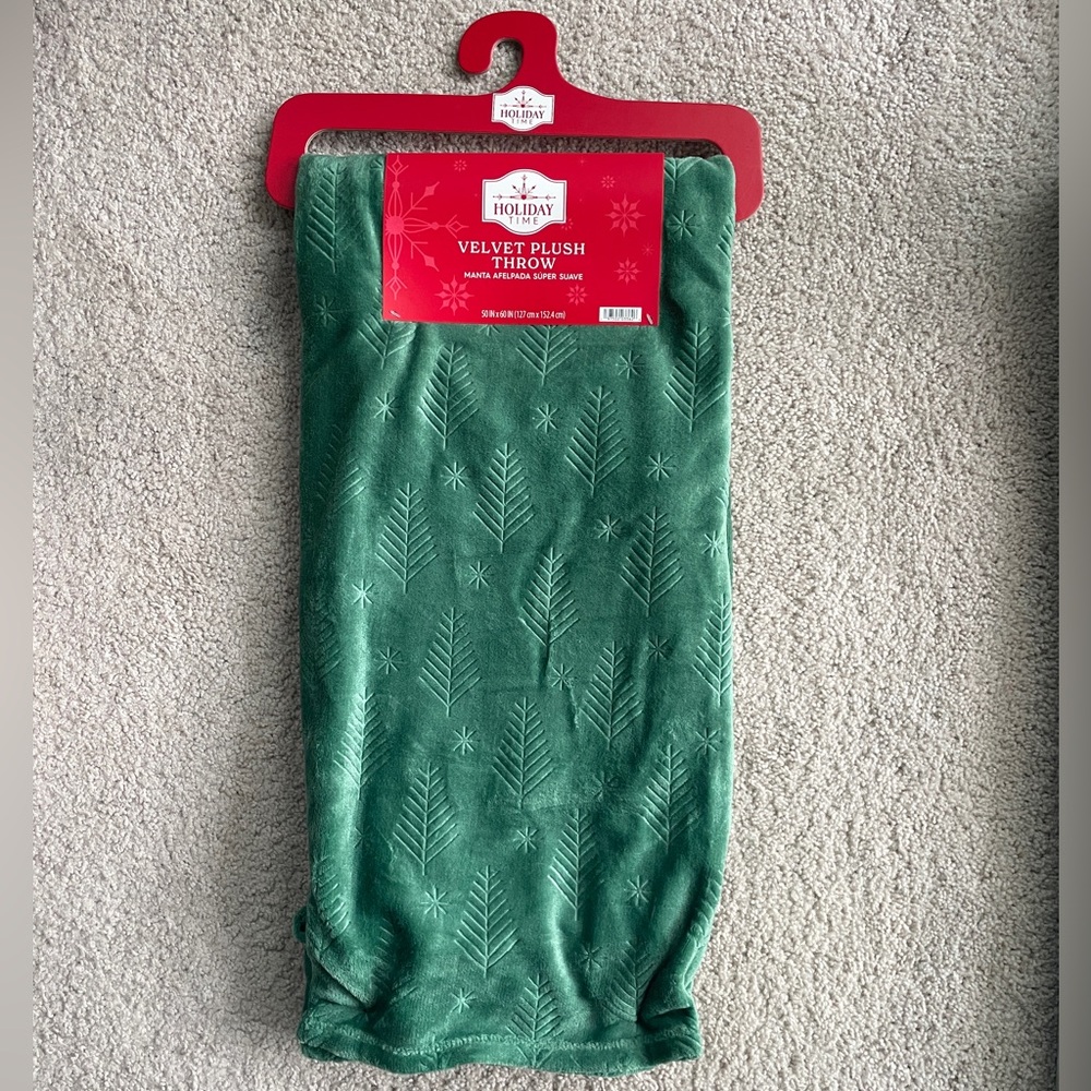 Holiday Time Green Velvet Plush Christmas Tree Snowflake Throw Blanket 50x60